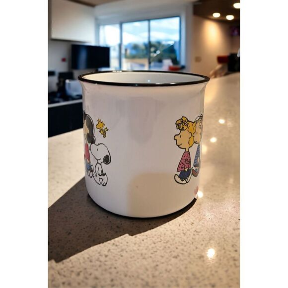 PEANUTS MUG. Snoopy and The Peanuts Gang 21 oz mug - Picture 2 of 6
